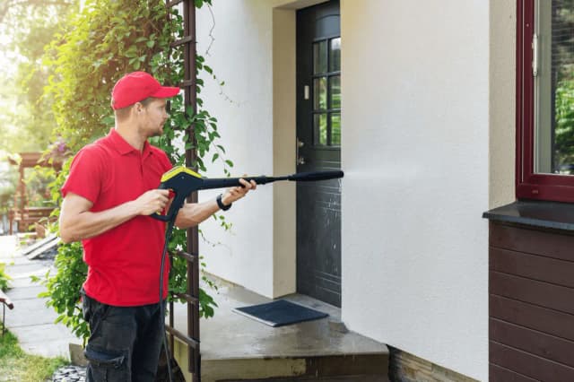 Jak umyć elewację silikonową bez ryzyka uszkodzenia powierzchni Jak umyć elewację silikonową bez ryzyka uszkodzenia powierzchni